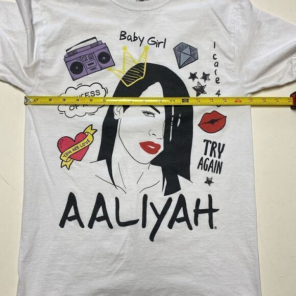 Aaliyah Women’s White Doodle Collage Graphic Shirt Sz S - Picture 4 of 9